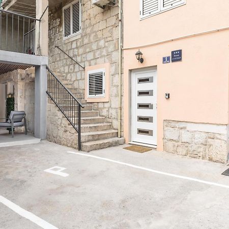 Heritage Apartman Geza In Centar With Private Parking Kaštela Екстериор снимка