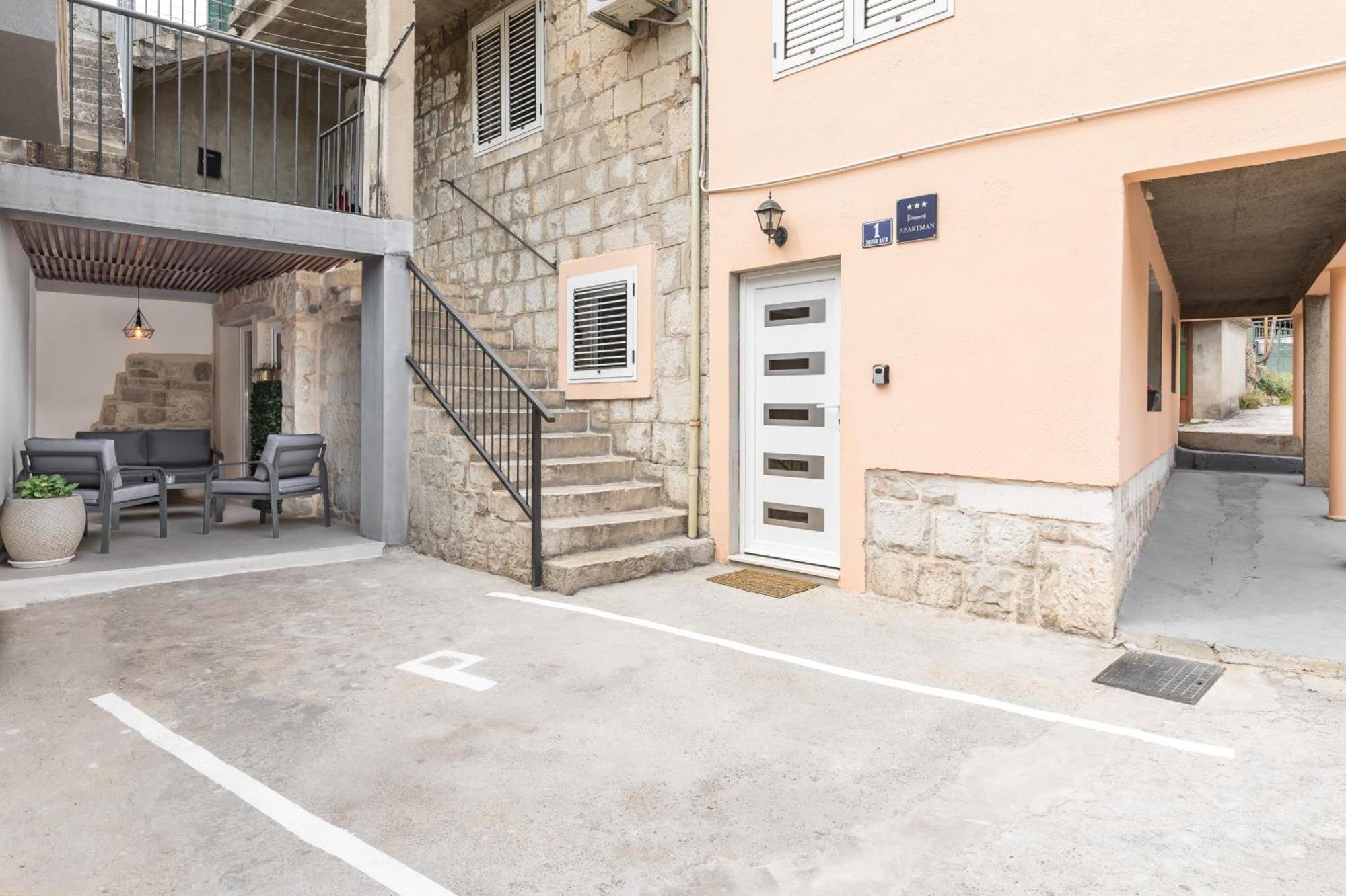 Heritage Apartman Geza In Centar With Private Parking Kaštela Екстериор снимка